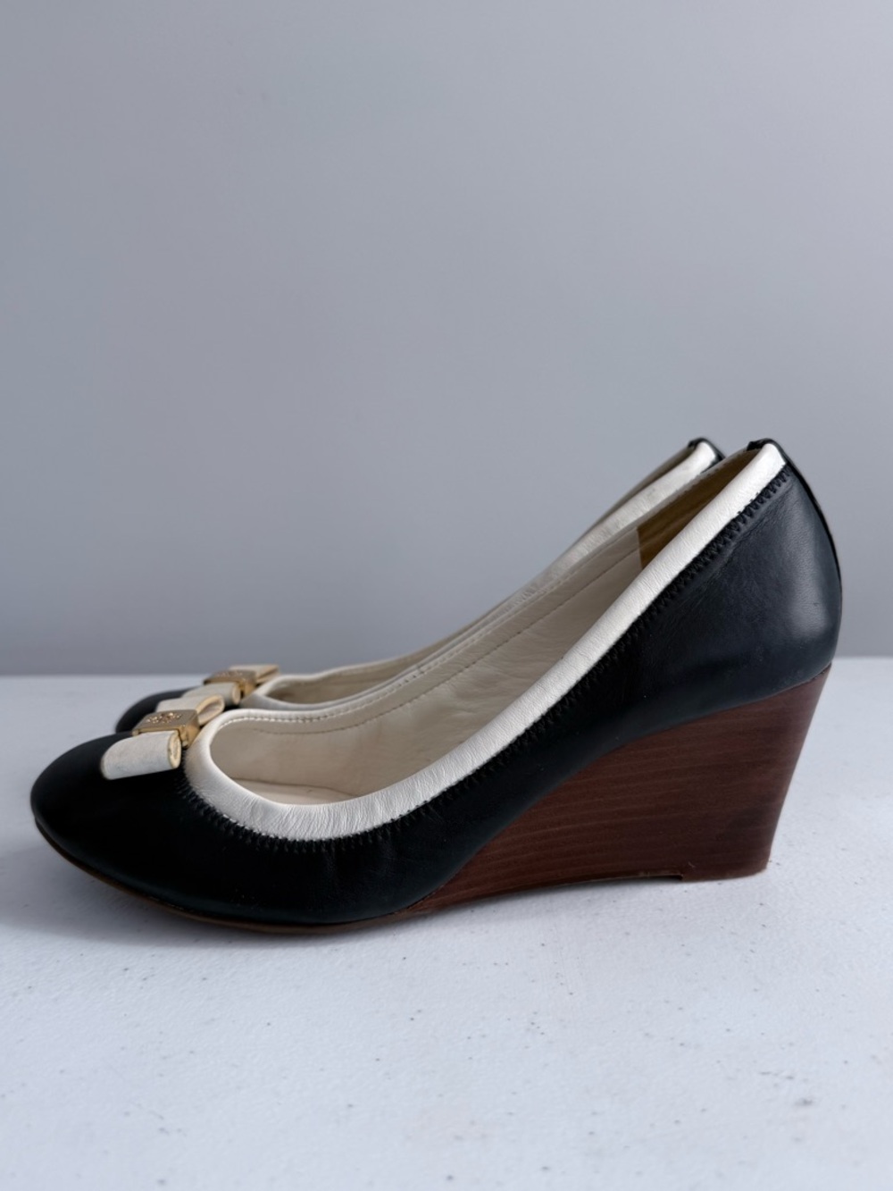 Tory Burch Shoes Sally Two Tone Leather Wedge Pumps Navy Ivory 6.5 / 36.5 Preppy - Picture 5 of 16